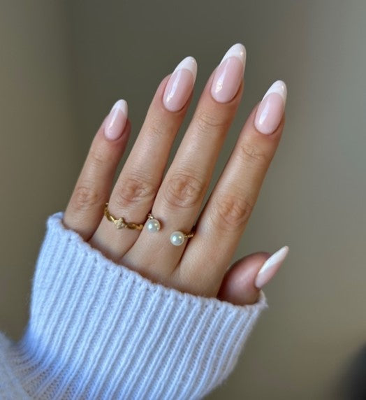 15 Chic American Manicure Nails Looks That Are Perfect for Any Occasion! - 3. Classic Almond Shape
