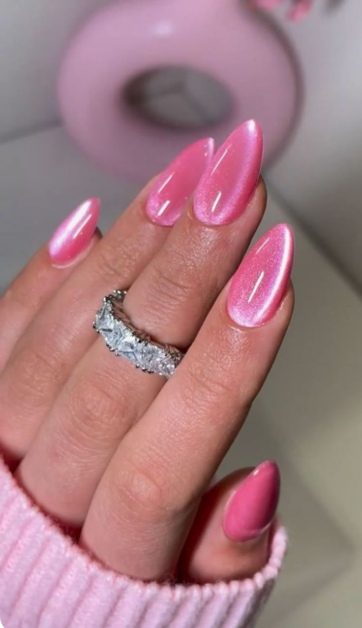 Discover the Magic of Cat Eye Pink Nails: 6 Must-Try Looks!