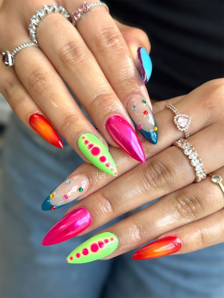 6 Festival-Ready Nail Designs for August Events&nbsp;🎶