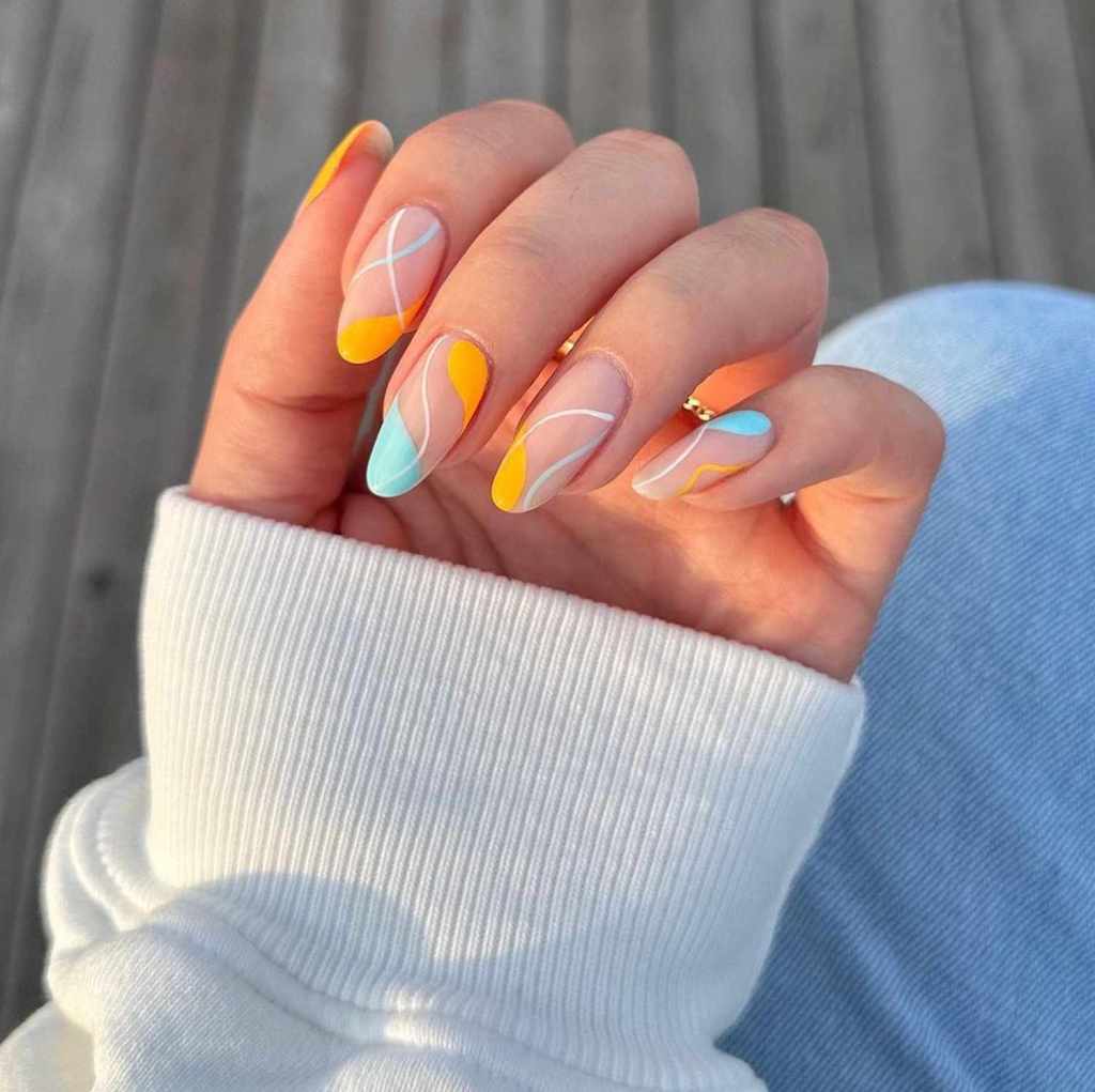 8 Minimalist Almond Nail Designs That Are Pure Elegance&nbsp;✨