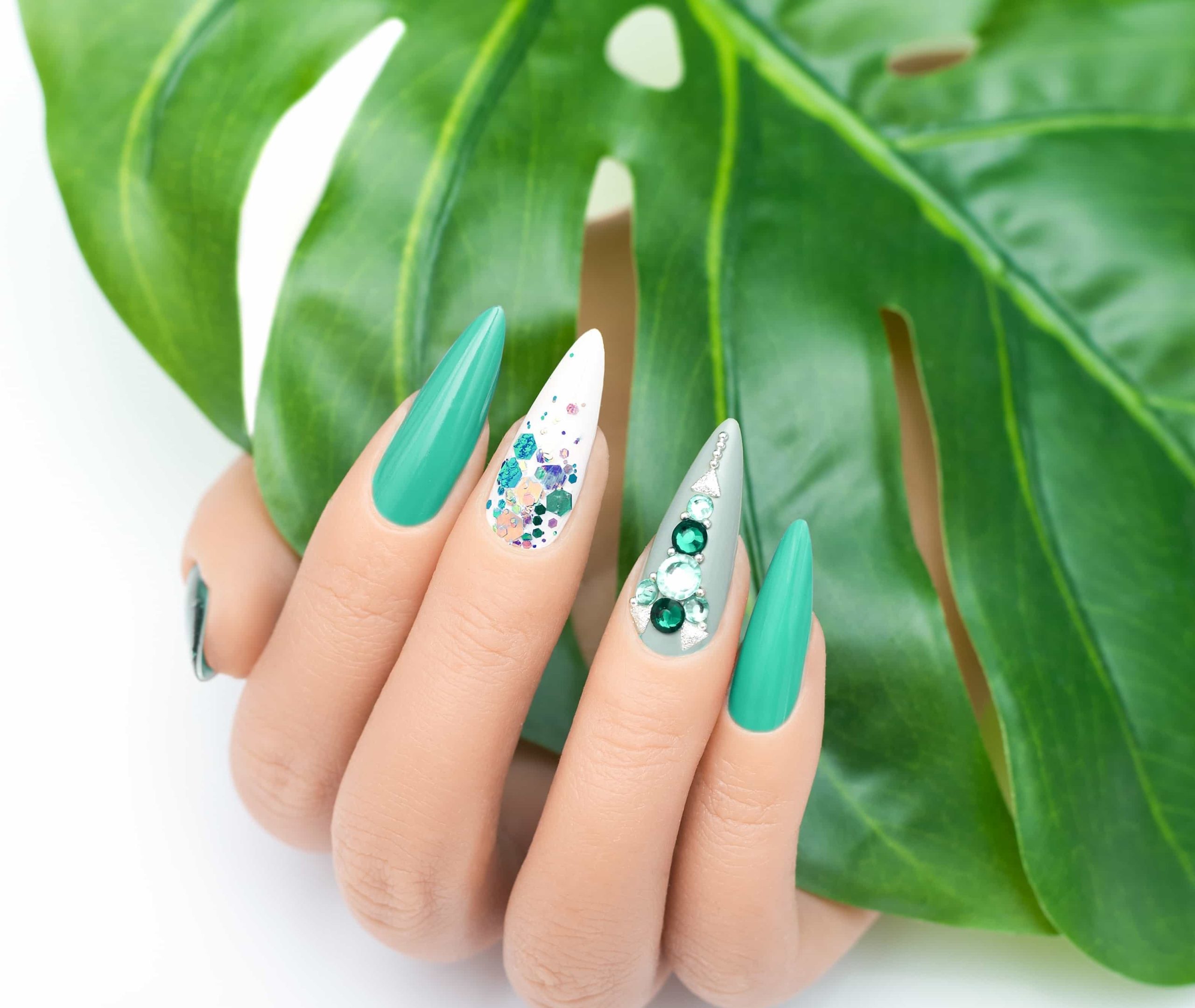 Nail Art Ete: 20 Must-Try Summer Nail Designs That Will Turn Heads! - Sunshine Stripes