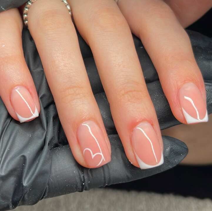 Transform Your Look: 9 Minimalist Nail Designs Perfect for Short Nails! - Negative Space Design