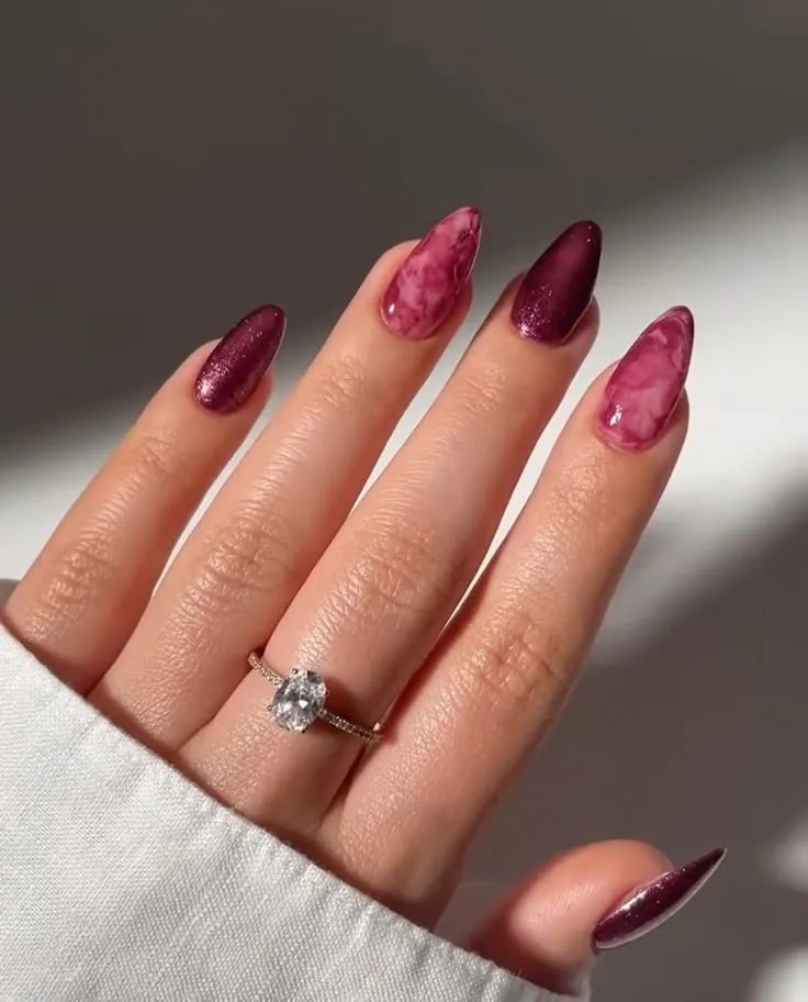 5 Elegant Almond Nail Ideas for Summer Dinner Dates&nbsp;🌙